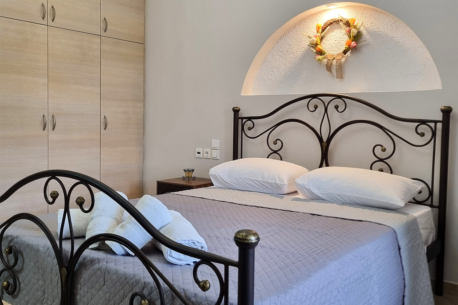 Marathon-Studios-Room-8-double-bedroom