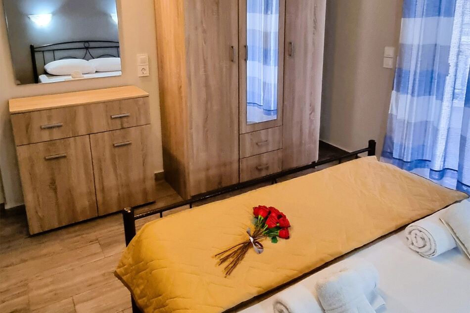 Wardrobe and drawers with Beds