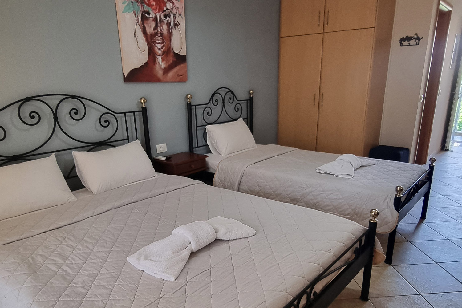 Marathon studios bedroom Room 4